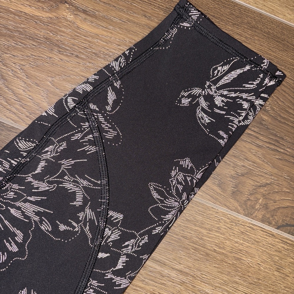 Athleta Rainier Reflective Tight Aluna Bloom Black Floral Print Women's Small - Picture 2 of 6